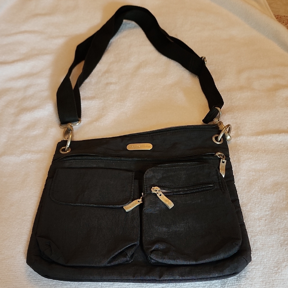 Baggallini Black Crossbody Bag with Timeless Design - Picture 7 of 13